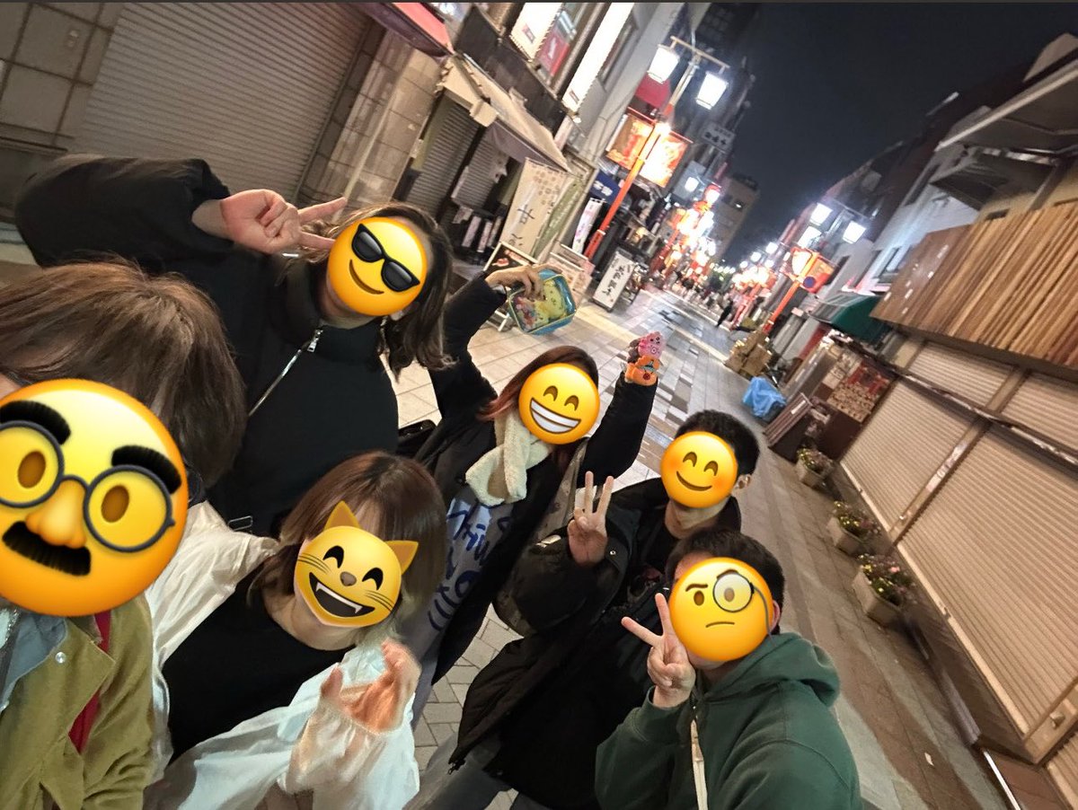coshusk's tweet photo. #こしゅらーモザイクアート 

こしゅらーお花見に仕事で参加出来ない悲しみから、ビデオ通話でオンライン参加したら会いたくなって、そのまま仕事終わりに浅草まで会いに行ってもんじゃ食べるというスーパーフッ軽day😅短い時間でもこしゅらーに会えて仕事疲れも吹っ飛んだ！ https://t.co/p8kgtrQHtx