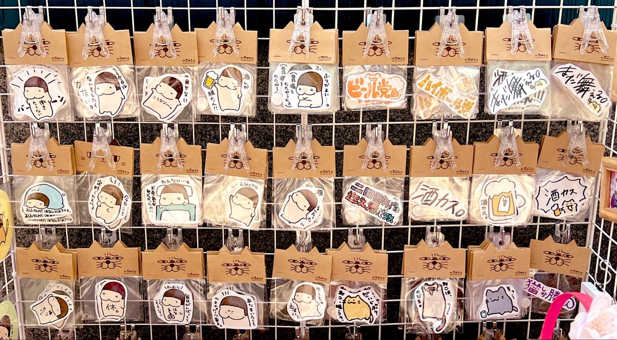 Art_mo_ka's tweet photo. 【🥳明日から開催🥳】
#PETAFES が明日から6/8(月)までの5日間開催されます！デザインフェスタギャラリー原宿WEST 2-Cでやってます！

mo=kaがどうしてもやってほしかったステッカーの企画展。あきさん @aki_spraypaint が形にしてくれました👏✨その上こんなにいっぱい出展者の皆様が集まってくれて嬉しいです🥳
mo=kaは新作6種と普段販売している人気どころからいくつかチョイスして販売してます！全部ちゃんと耐水性なのでどこでも貼れますよーう✌︎

ステッカー好きな皆さん！ぜひ原宿に集合です◎