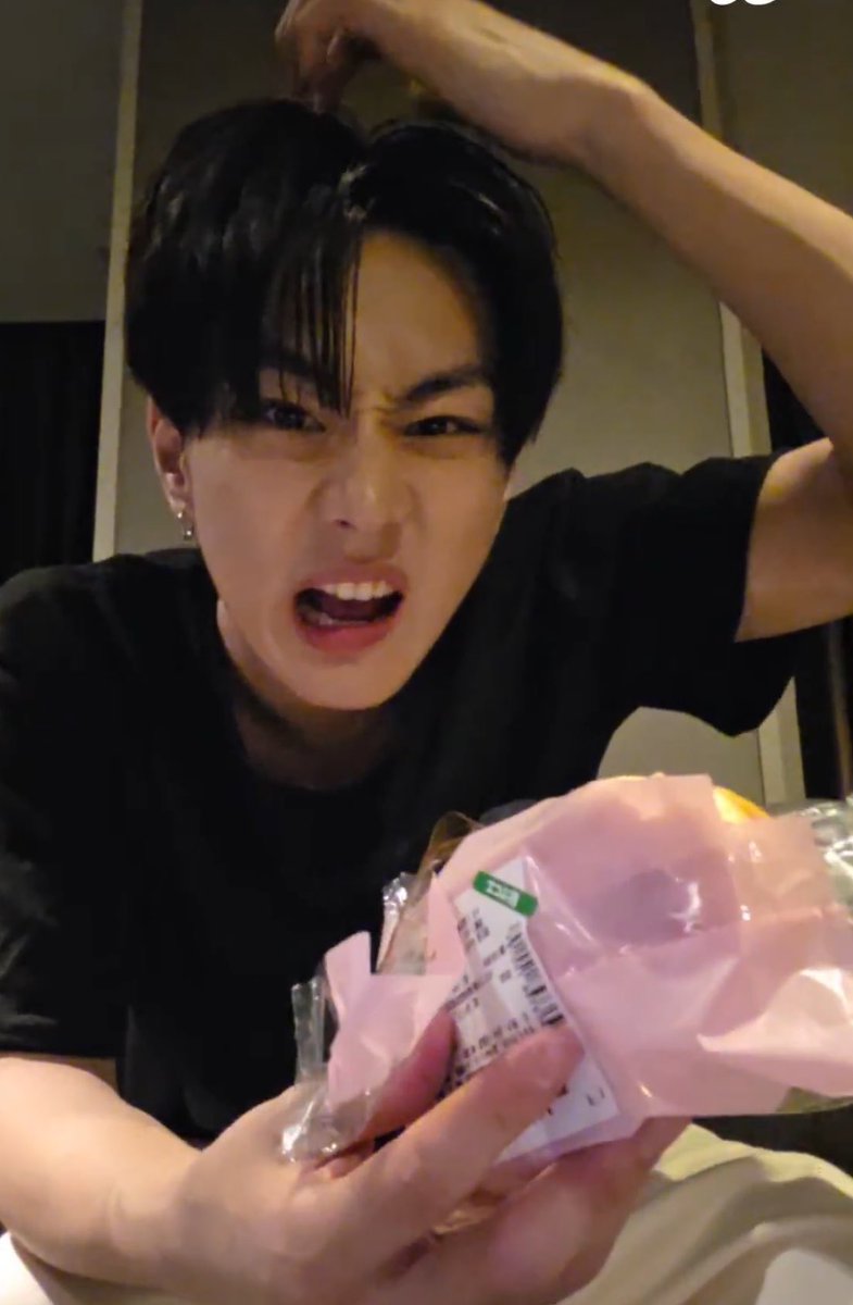 nari⋆✦ tweet media