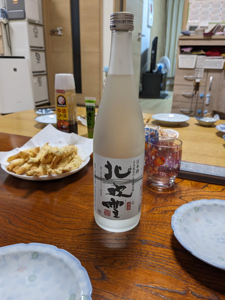 fukuro414's tweet photo. 今日もお疲れ様でした

#北吹雪

キリッと辛口。
食事がすすむ！

#日本酒　#高砂酒造 https://t.co/wdOx2iLlOX