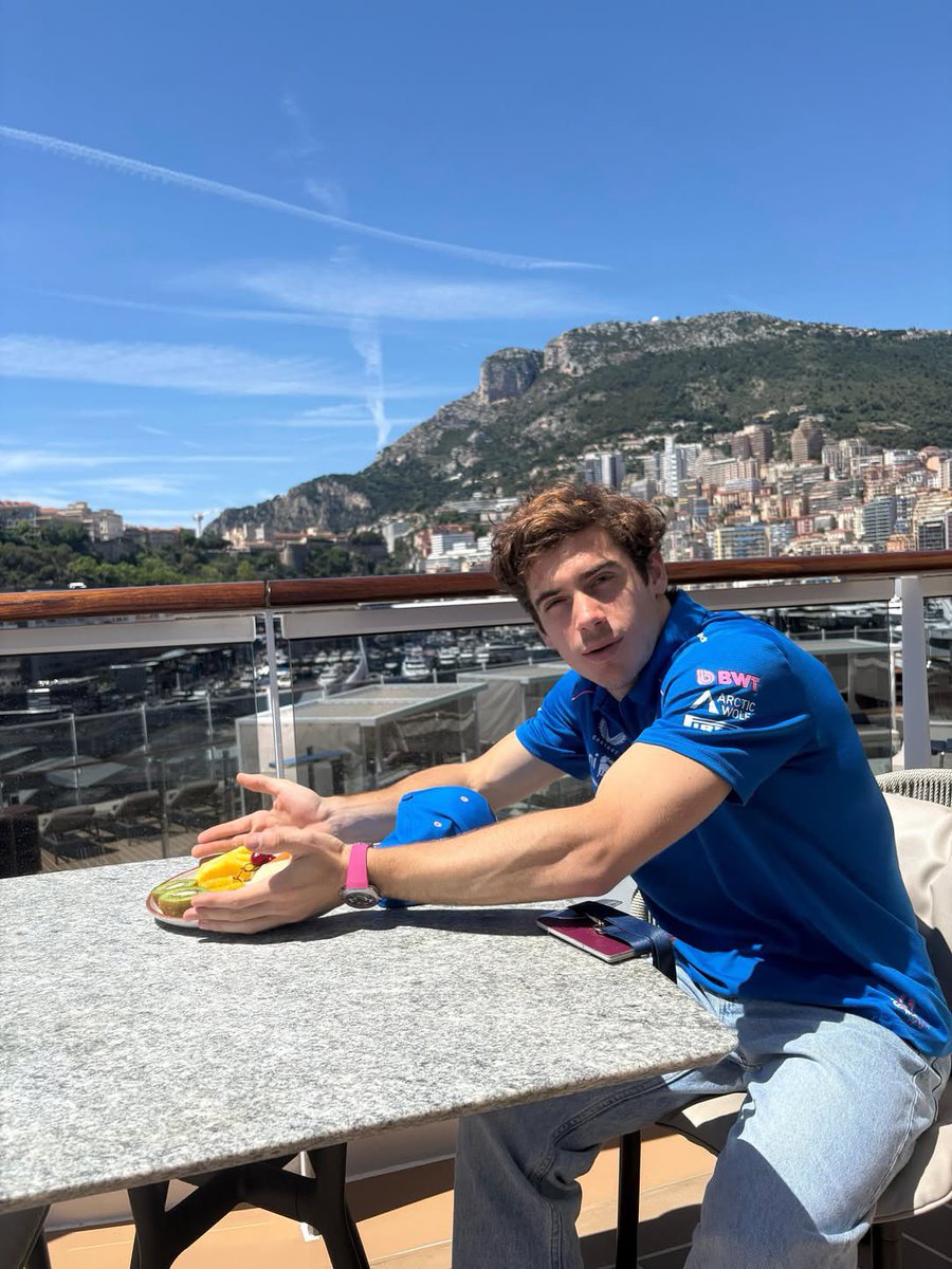 tina43arg's tweet photo. HOLA GORDO! 🫶🏻✨

Franco ya se encuentra en Mónaco y estuvo recorriendo un poco el paddock hoy https://t.co/HVcMHhA77t