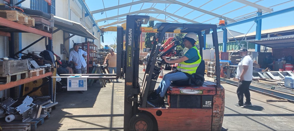 BARRIOSxEMPLEO's tweet photo. Finaliza de forma práctica la formación de conductor/a de carretilla elevadora que abre las puertas de forma inmediata a perfiles laborales de personal de almacén, logística y preparación de pedidos (picking)
https://t.co/sF2uZ4BgeX https://t.co/MLNm0aBgi1