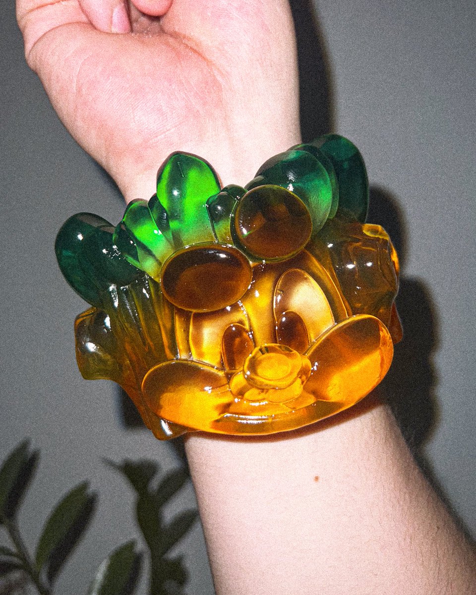 MAHANA_art_'s tweet photo. tree face bangle🌳🪵🪵👀🪵 https://t.co/vFtRuGvYzb