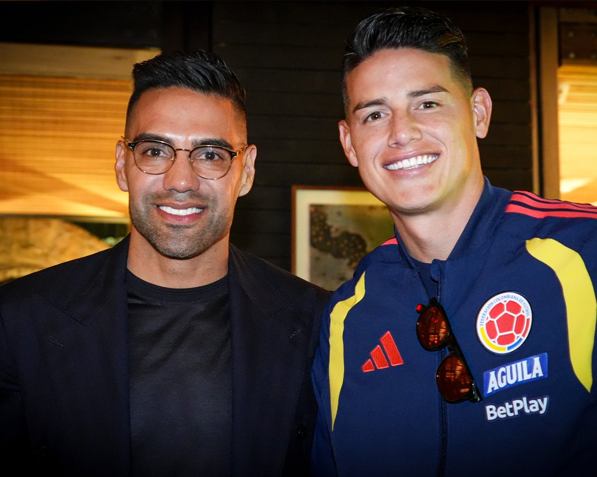 jm_mosquera's tweet photo. El mejor jugador de la historia de Colombia y el mejor jugador de la historia de la selección Colombia. https://t.co/PZgjFyRxTu