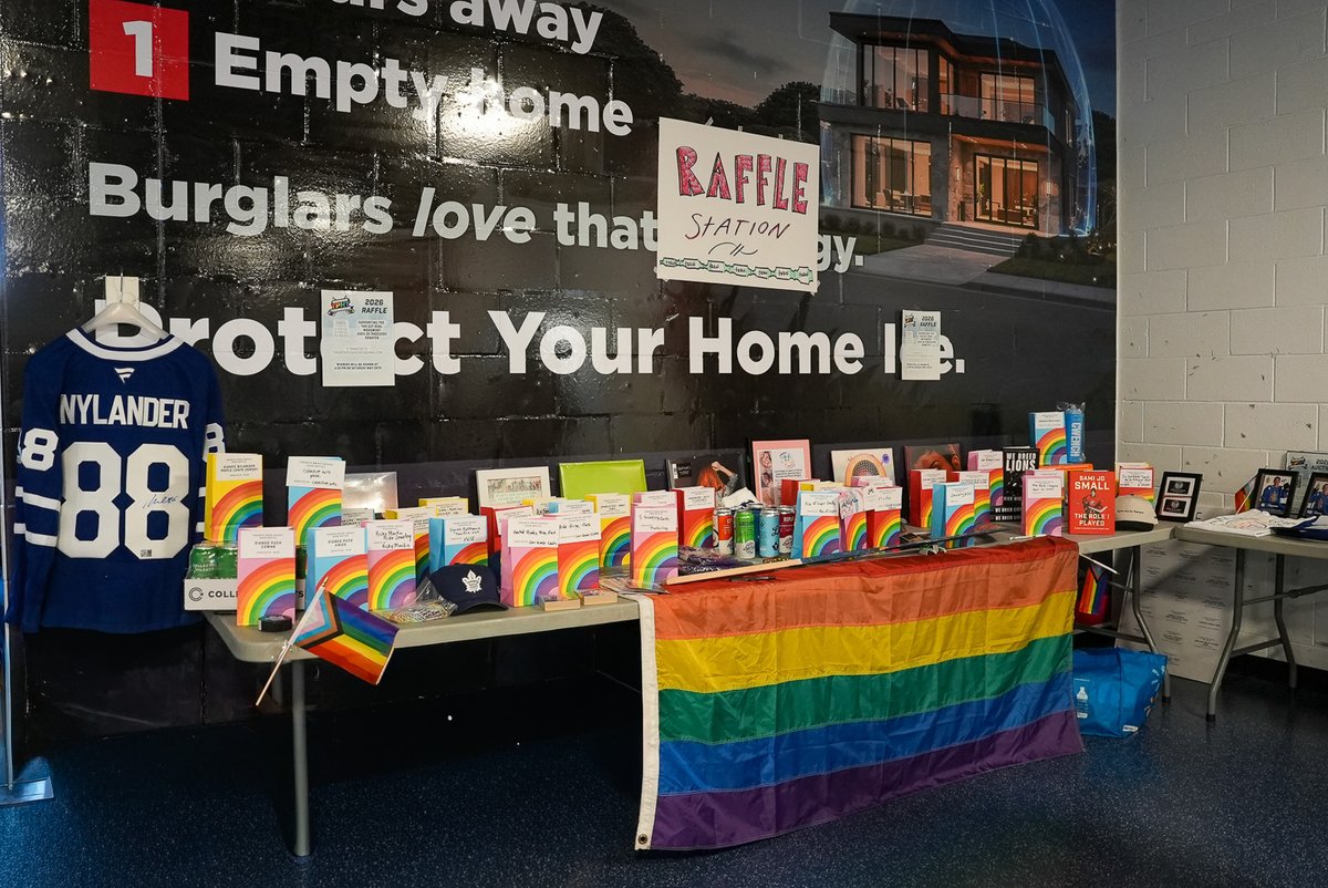 MapleLeafs's tweet photo. We kicked off Pride Month early at the Toronto Pride Hockey Tournament last weekend. Bringing together more than 200 players, volunteers and spectators, the tournament celebrates diversity and inclusion in hockey and promotes the love of the sport for all 🫶 https://t.co/Qxvxc11DAy