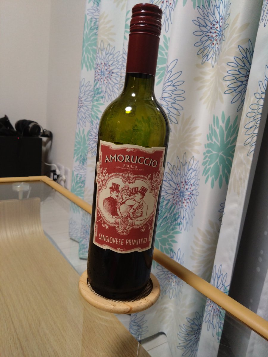 satoru4653's tweet photo. これ600円くらいでイオン売ってたけど美味い！イタリア産のサンジョヴェーゼ。渋み過ぎず、かといって酸味もまろやかで、悪くいえばパンチが弱いけど、飲みやすさの点ではバランス良くて良き。赤ワインの渋みが苦手な人にはオススメかも https://t.co/t3F80EHO2C