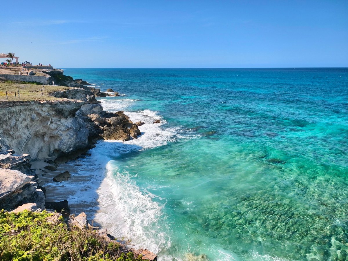 JJamieShine's tweet photo. Palm fronds draping over sandy beaches, craggy cliffs meeting endless turquoise ocean; wrapped up in warm Caribbean breeze after cenote adventures in Yucatan. This sea has healed all my daily weariness from London work.
Who’d love to fly out here for a lazy beach break? 🙋 https://t.co/a2PatxgX3g