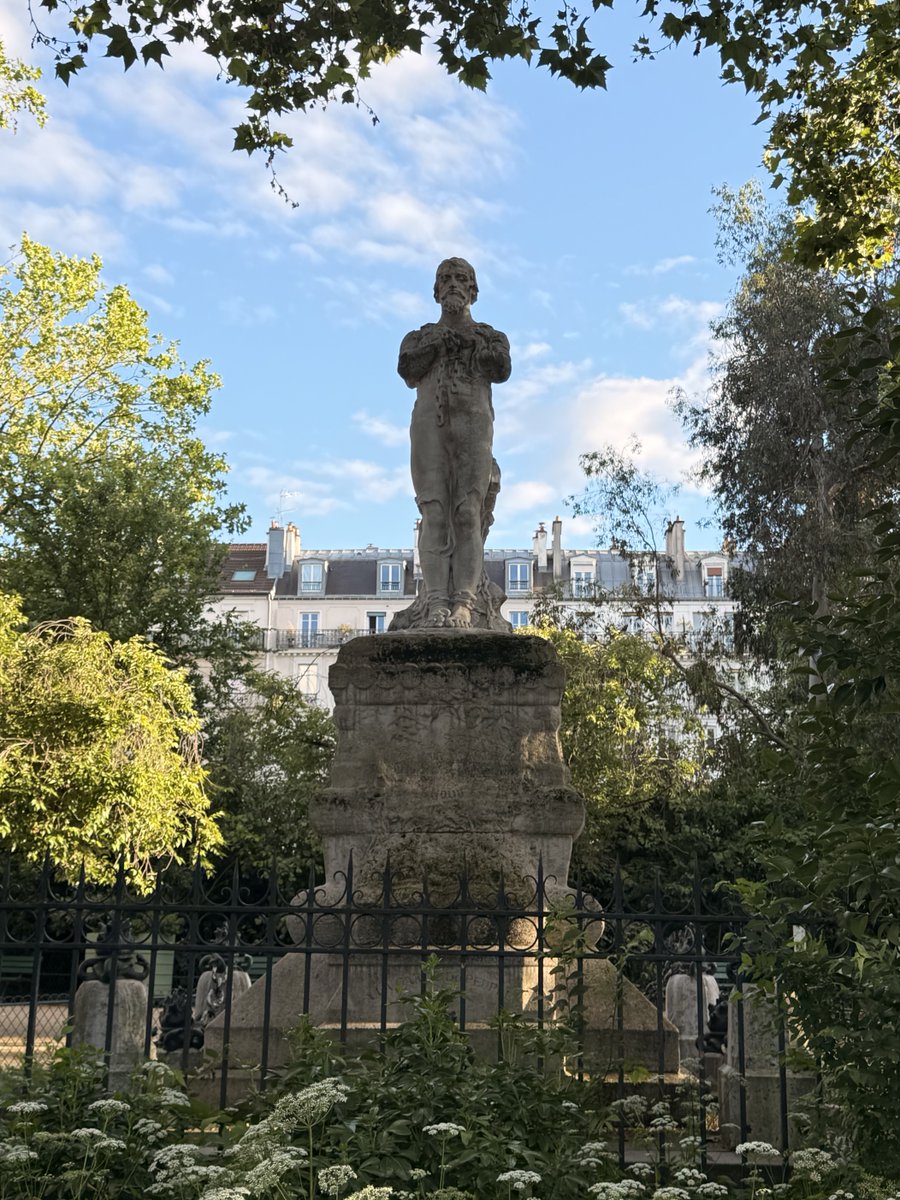 Genevieve_Hery's tweet photo. Quelques vues de #Paris avant de m’envoler vers #Lisbonne pour rejoindre le congrès européen de la mucoviscidose #ECFS https://t.co/pvXJ9fff9M