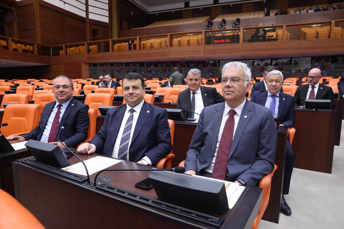 mvhasanozturk's tweet photo. 📍TBMM

TBMM Genel Kurulu'nda Cumhuriyet Halk Partisi Grubu olarak bugünkü görüşmelerimizi sürdürüyoruz. Kademeli emeklilik bekleyenlerin, kamu mühendislerinin, yapı kayıt mağdurlarının, yardımcı hizmetler sınıfının, staj ve çıraklık sigortası mağdurlarının, atama bekleyen sağlık personelinin, atama bekleyen öğretmenlerin ve çözüm bekleyen tüm vatandaşlarımızın sesini duyurmak için var gücümüzle çalışmayı sürdüreceğiz.

#KademeyiVereceksiniz
#yardımcıhizmetlersınıfı 
#MeclisKademeyeBorçlu 
#KamuMühendisleri
#CırakStajyerinHakkıTamSigortadır 
#KademeAlınTerimiz
#KademeYasasıÇıksın
#TekŞartımızKademe
#HobiBahçemeDokunma
#YapıKayıtMeclise

@kaMUhendisleri
@YhsPlatformu
@EmadDernegi
@adilemeklilik
@EMADDER_KADEME
@CirakStajFED
@MuhTekSen_Konf
@mihribanugurluu
@iytdernegi