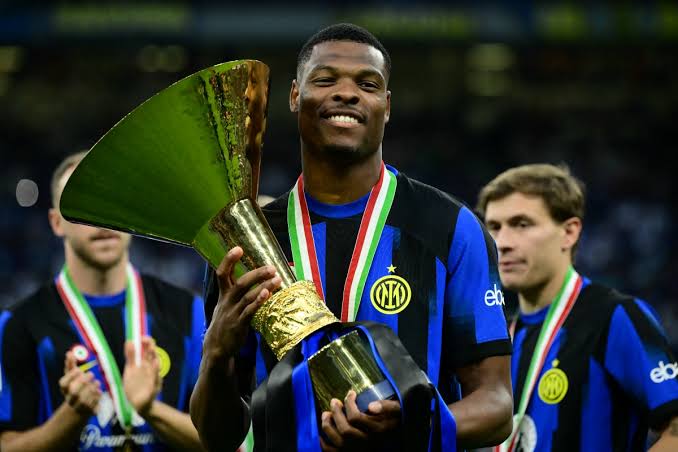 prjctfc's tweet photo. Real Madrid are also working on a move for Denzel Dumfries, who is viewed as a priority reinforcement at right-back this summer.

Source: The Athletic

#Transfers #RealMadrid #LaLiga https://t.co/ahFruovOsQ