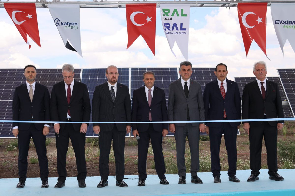 milhamigunbegi's tweet photo. “Yenilenebilir enerji stratejimizin hedefi dışa bağımlılığı sıfırlamaktır.”

Cumhurbaşkanımız Sayın @RTErdogan'ın canlı bağlantı teşrifleriyle gerçekleştirilen Yenilenebilir Enerji Yatırımları Toplu Açılış Töreni'ne Enerji ve Tabii Kaynaklar Bakan Yardımcısı Sayın Nevzat Şatıroğlu,Valimiz @hasansildak, MHP İl Başkanı @mgmahmutgunes ve İl Protokolümüzle katıldık.

Cumhurbaşkanımız Sayın Recep Tayyip Erdoğan liderliğinde, Türkiye Yüzyılı’nı enerjinin de yüzyılı yapacak adımları kararlılıkla atıyoruz! 

@Akparti @abuyukgumus @aBayraktar1 @hakanaksu058 @farukaytek