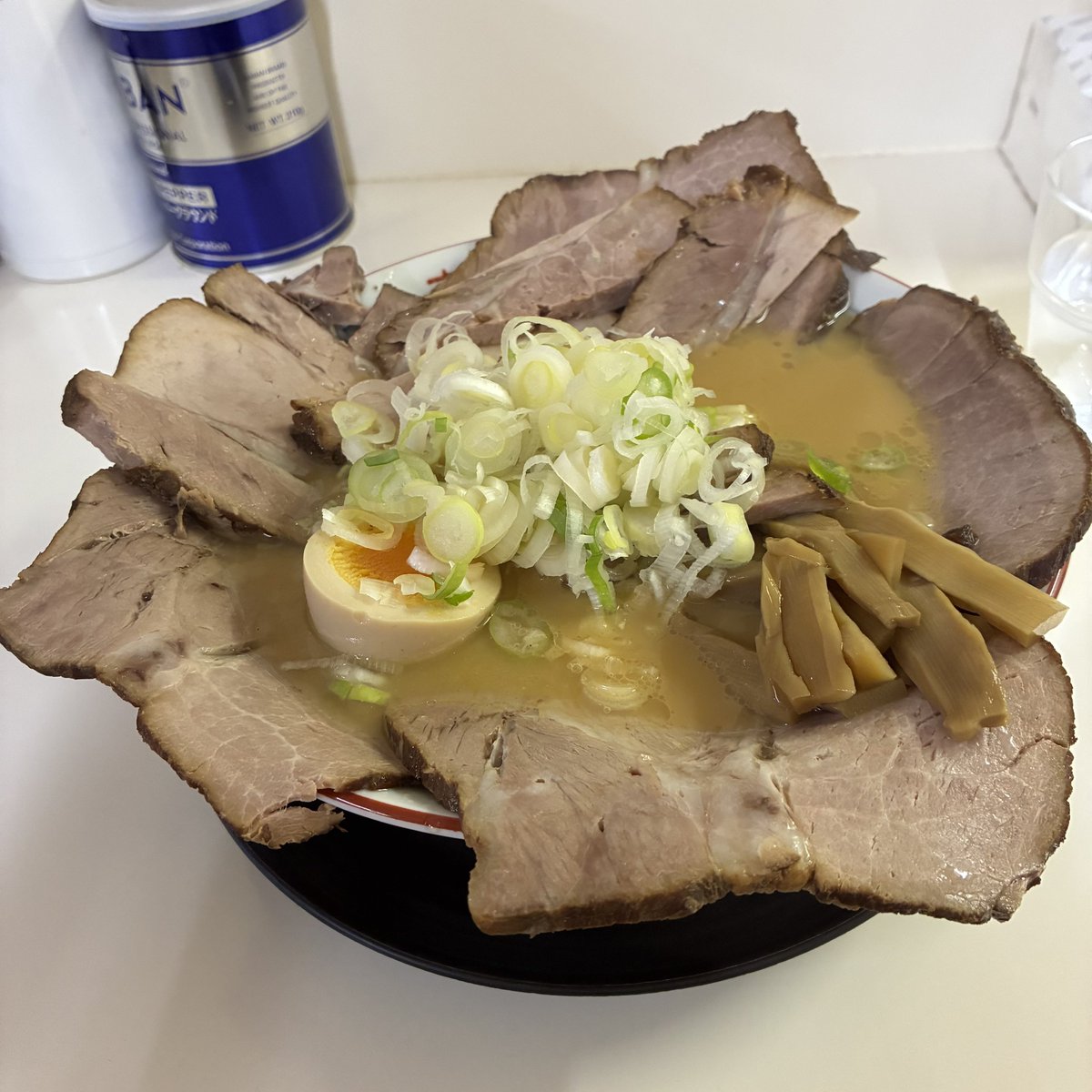 mlu____ulme's tweet photo. プロペラチャーシューは完食できなかった https://t.co/N7Ww6lHEyg