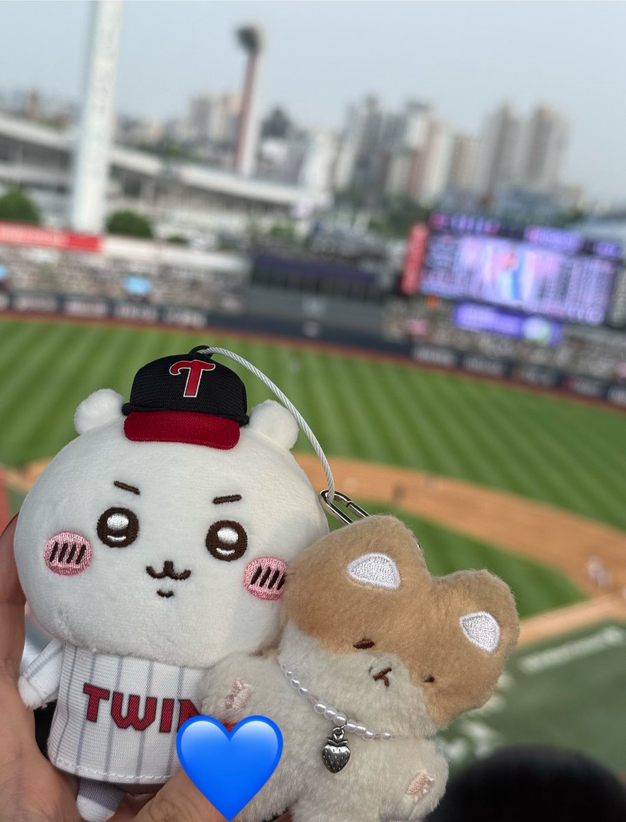 jyuluvb's tweet photo. 오늘 우리집 꼬질이랑 공놀이 하구옴 ⚾️ https://t.co/A3XK0yReZo