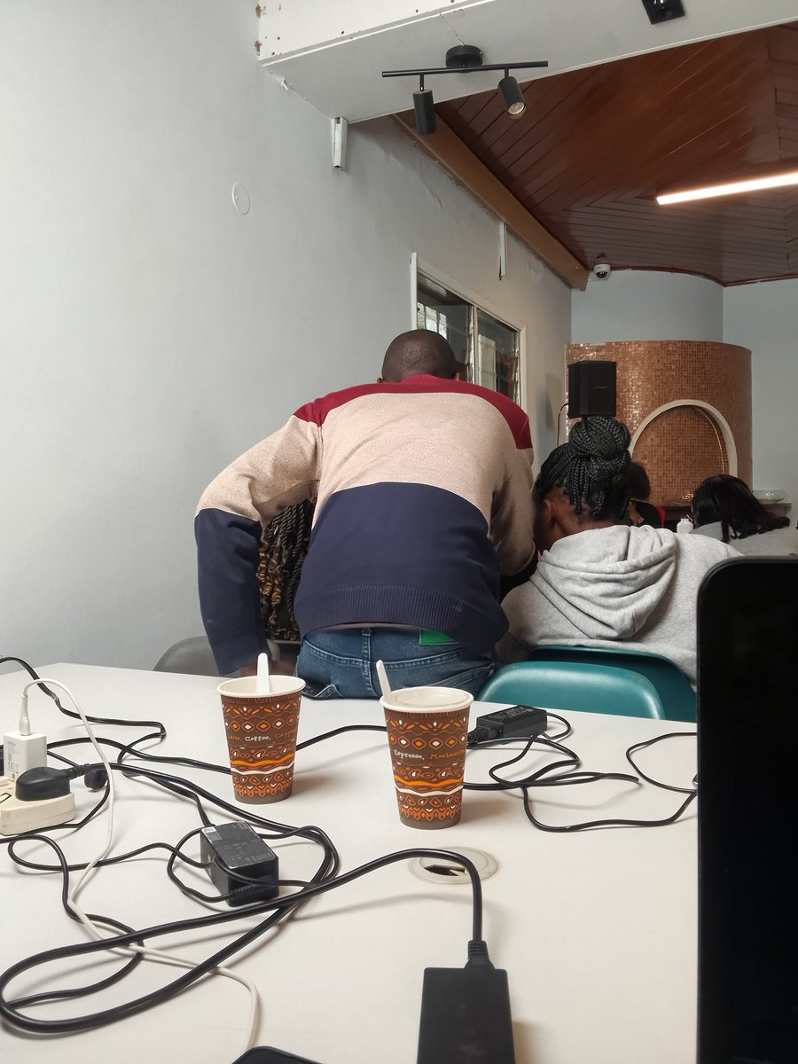 JoylizzaMwangi's tweet photo. Na mentors leo wako active π
Although @kevin_B_isom na @_skillpulse yao inakaa nikama wako tu story π
Mimi mmoja (won't mention who π) ameniambia ni vibe-code πͺ ati juu mimi si mgeni...
#WomenInTech
#BuildWithAT
#WeLoveNerds https://t.co/LZ2pvhAj1M