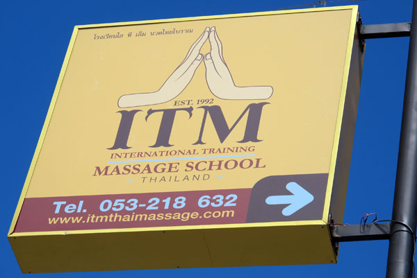Casimir_Noir's tweet photo. @pureguava10300 In 2002 #VirginiaGiuffre was sent by #ghislaineMaxwell to learn massage techniques at https://t.co/IadNCMEkOs in #ChiangMai, she was also  supposed to bring back a Thaï woman with her on the return trip.
She met her husband during that stay. https://t.co/juzicIWXpb