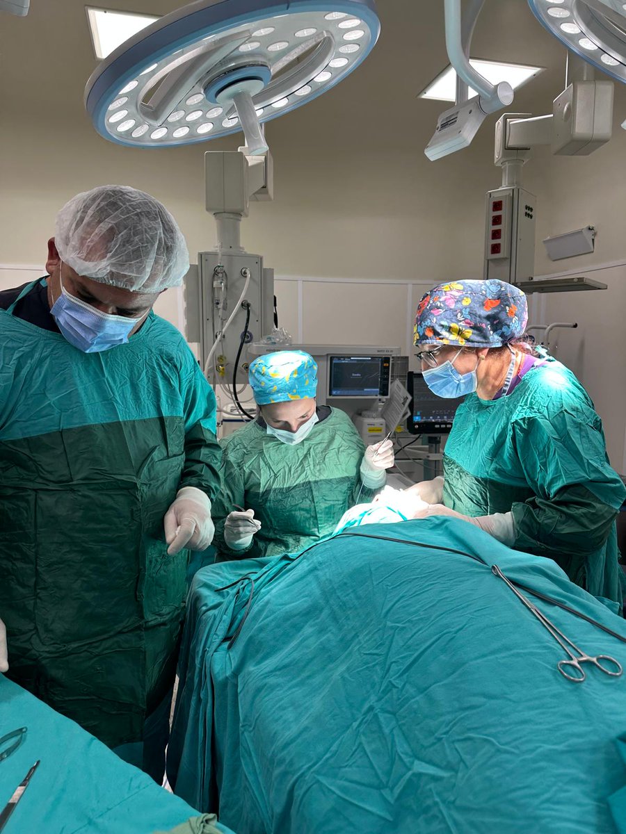 andirinDH's tweet photo. Hastanemizde; Göz Hastalıkları Uzmanı Op.Dr.Kübra Nur BOLAT Göz Kapağı Ameliyatlarına başladı.
 Göz kapağında şekil bozuklukları, göz kapağı estetiği (blefaroplasti), kapak düşüklüğü (ptozis) cerrahisi ve göz kapağı tümörlerine yönelik cerrahi işlemler başarıyla uygulanmaktadır https://t.co/KCjbecXGhP