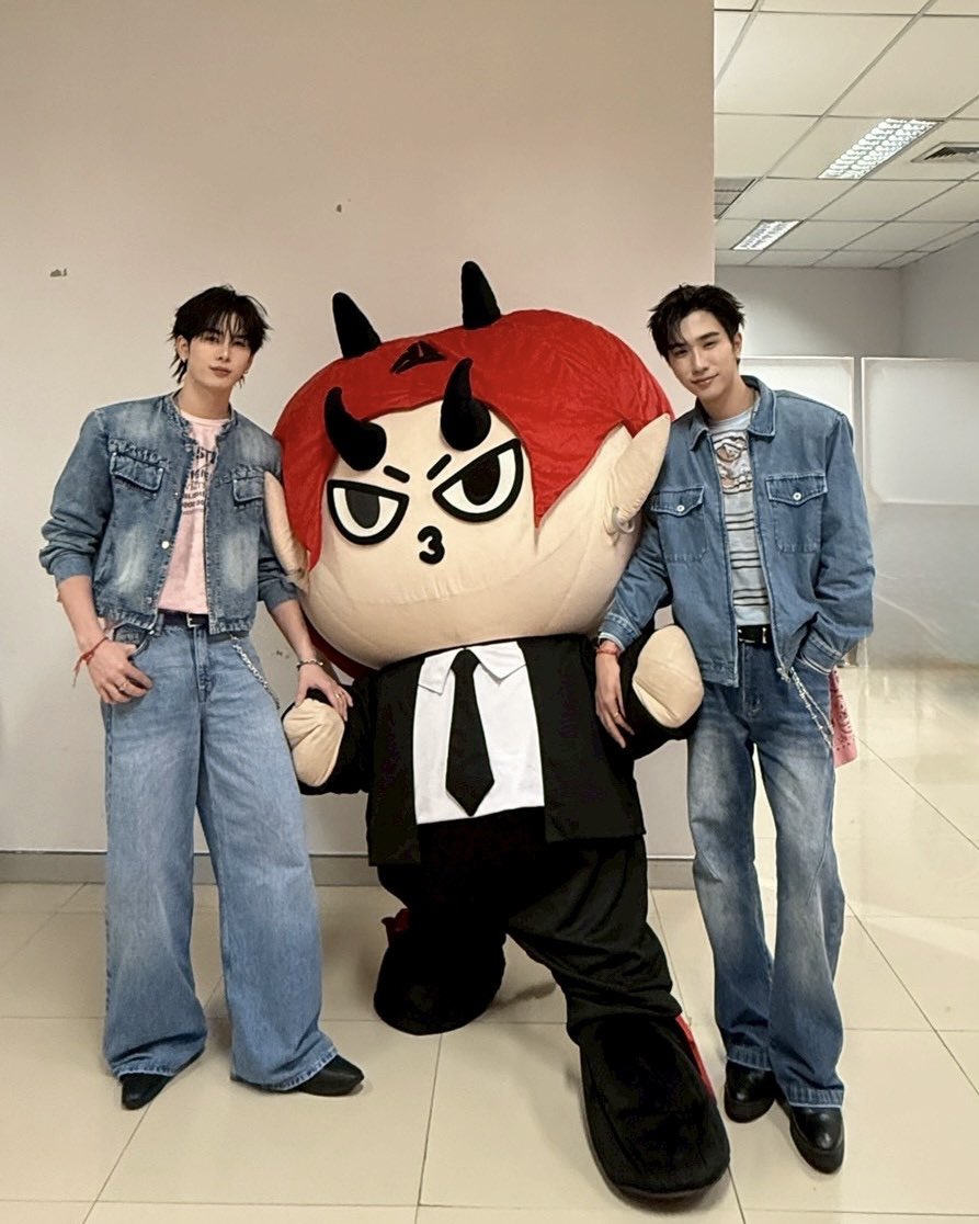 domiia_GMMTV's tweet photo. ระหว่างทางมีแด๊ดป๊าเมี่ยงแย้วก้อาม่าด้วยครัฟ❤️‍🔥😗
#DownyXPerthSanta
#DOMIIA https://t.co/6eA4PAPbJQ