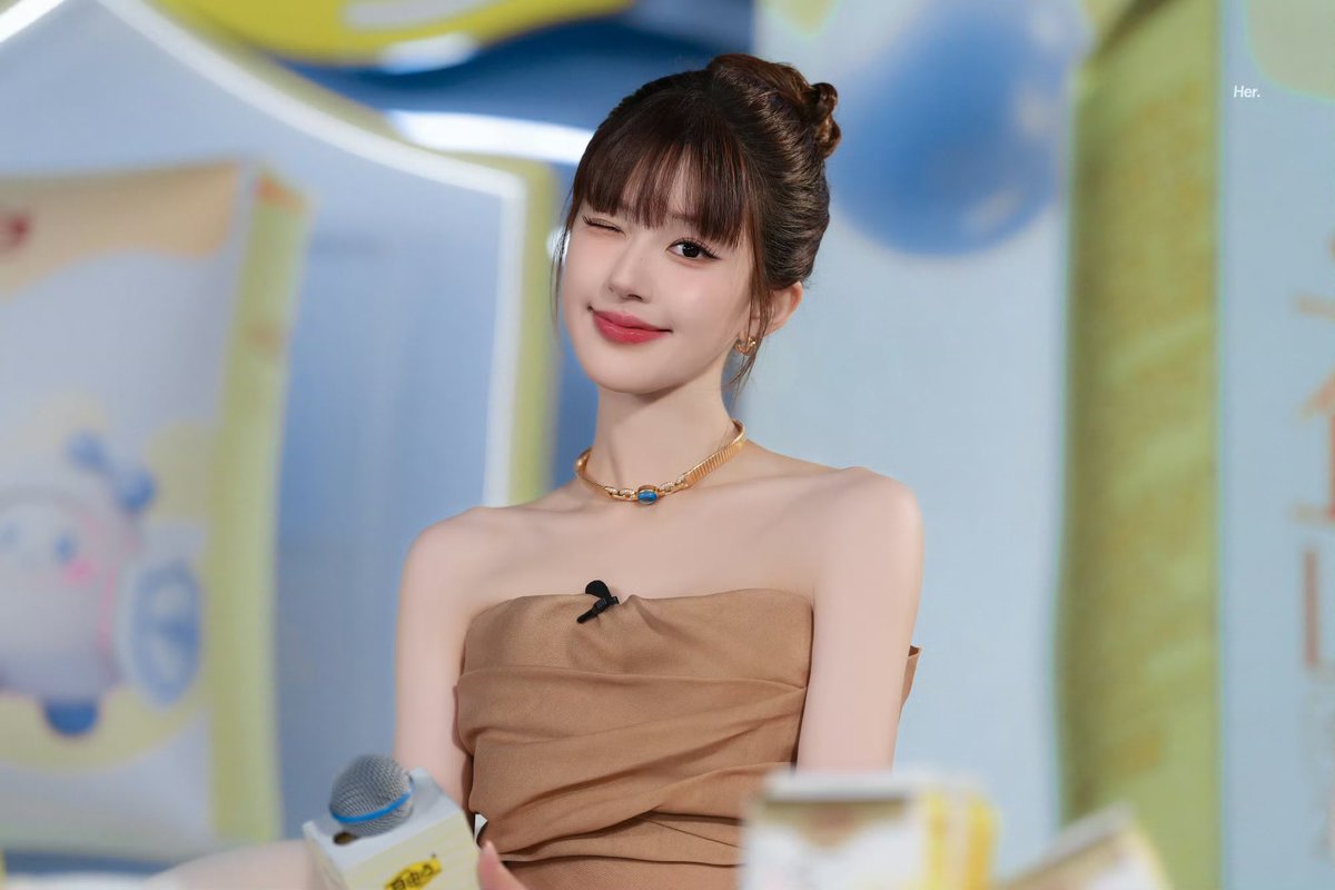 ZhaolusiTH's tweet photo. 260603 | Freemore Event ✨

จือจือโตแล้วววว🥰

©️📸 : Her_赵露思

#จ้าวลู่ซือ #赵露思 #Zhaolusi https://t.co/CzlQEG4O4H