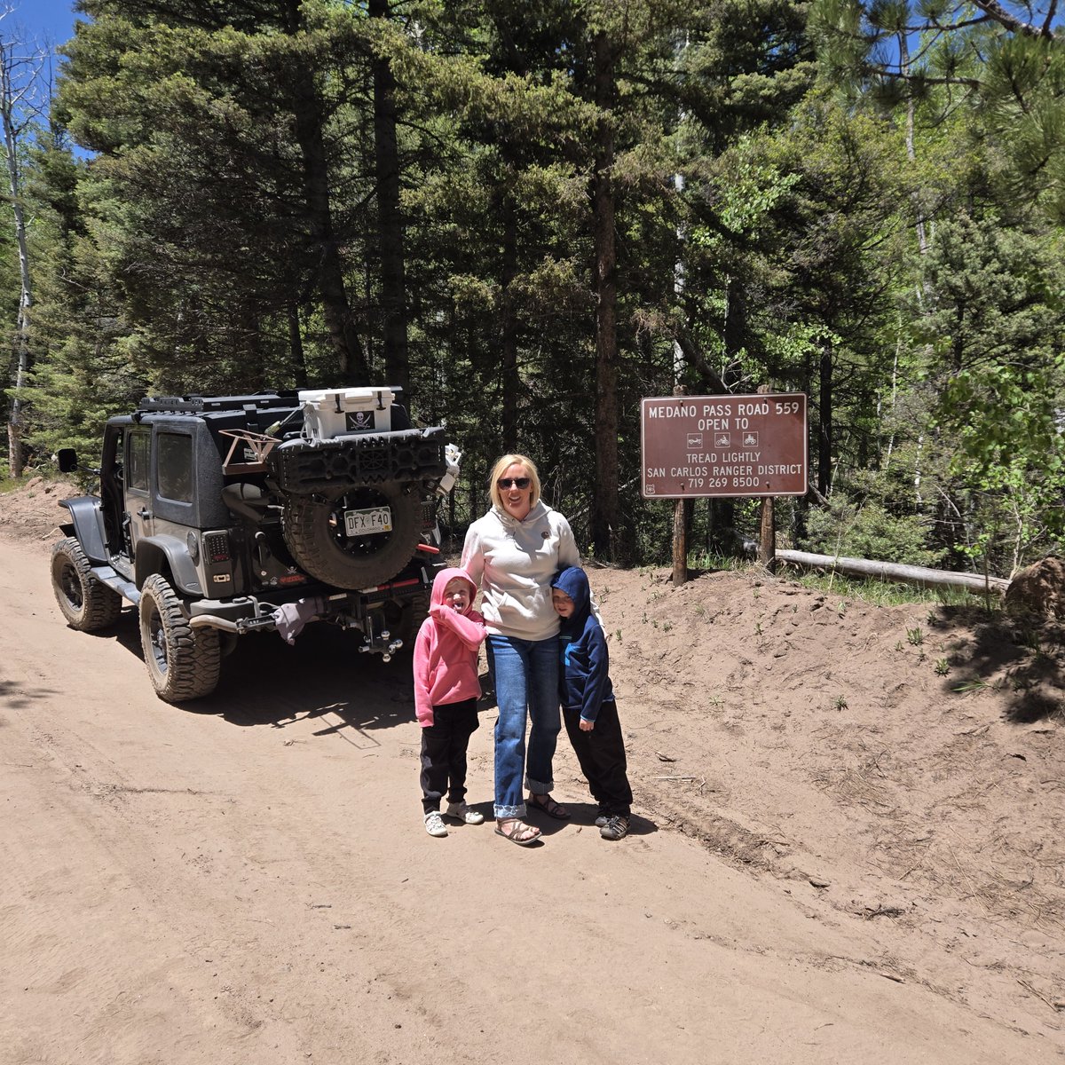 XCountryLiving's tweet photo. Dropping out of the high peaks of Medano and spilling into the Great Sand Dunes field. ๐๏ธ๐๏ธ Tire deflators and sand recovery layout list: https://t.co/Mpr1s2YBrM ๐
#JeepWrangler #GreatSandDunes #Colorado #Overlanding https://t.co/lX3D1JD3eP