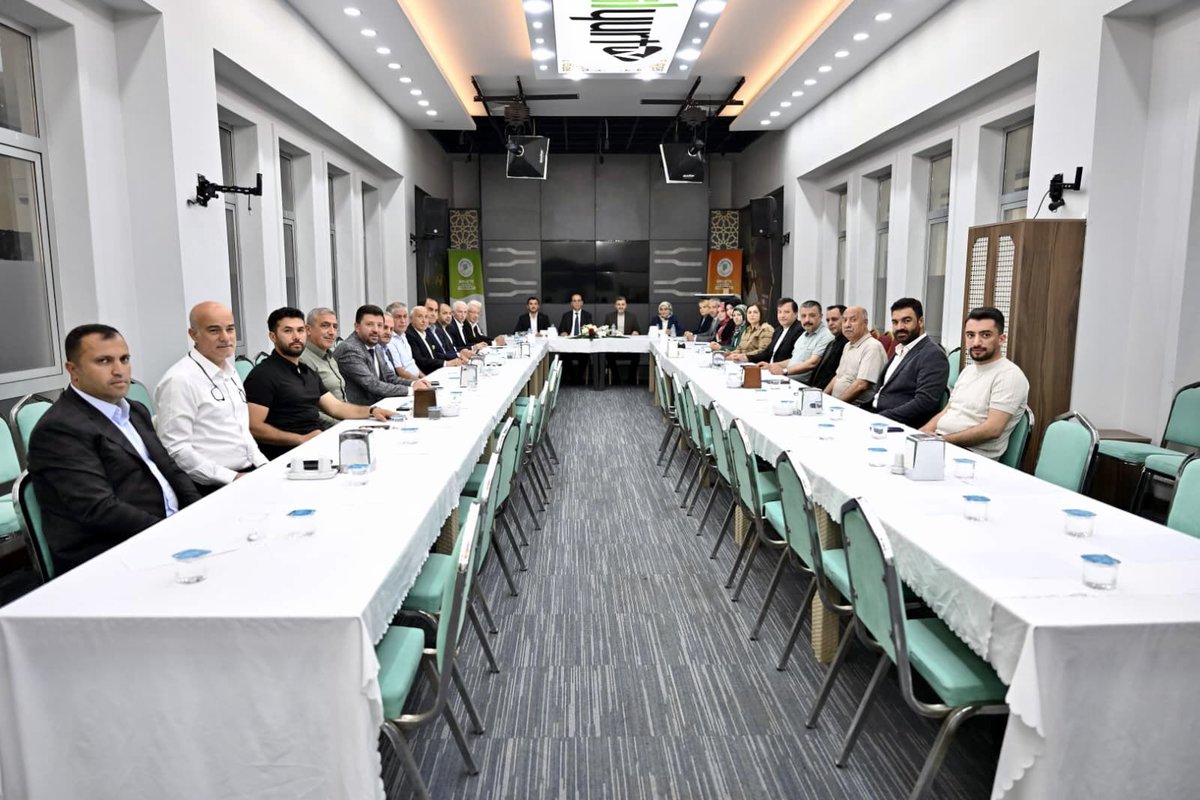ramazanyaylaci's tweet photo. #Haziran Ayı Meclis Grup Toplantımızı, #Yeşilyurt Belediye Başkanımız Sayın @ilhangecit44 , ilçe başkan yardımcılarımız ve meclis üyelerimizin katılımlarıyla gerçekleştirdik.

Toplantımızın Yeşilyurt'umuz ve hemşehrilerimiz adına hayırlara vesile olmasını temenni ediyorum. 🇹🇷 https://t.co/jUhazbwYSh