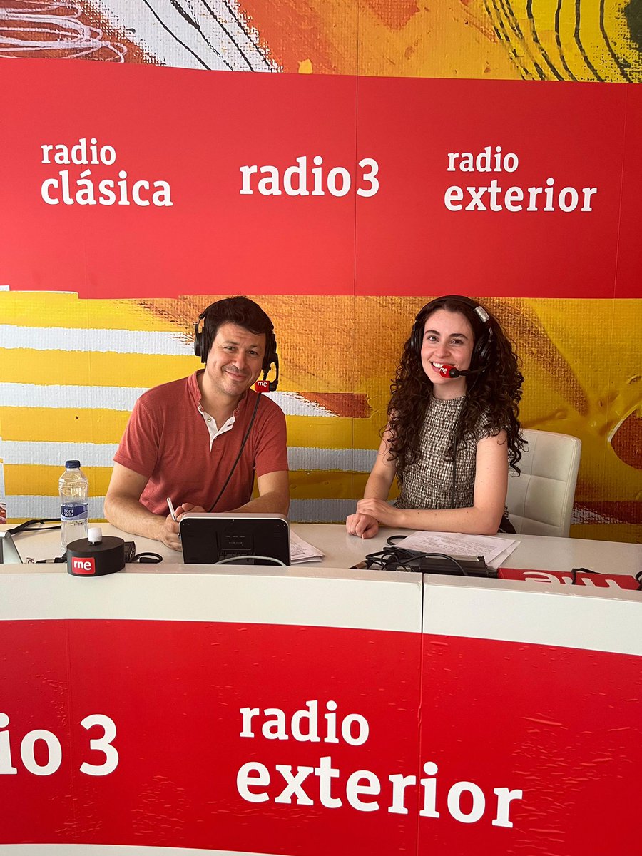 danirioboo's tweet photo. Esta semana hemos hecho el programa en inglés de @ree_rne en la @FLMadrid.

Hemos entrevistado a la directora de la feria, Eva Orúe, a las escritoras @kathrynstockett y Greta García y a Esther Gil, de @PasajesLibreria, además de a visitantes y lectores.-) https://t.co/xsS4UEWmny https://t.co/M8TdGIKgAr