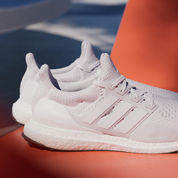 KicksDeals's tweet photo. 😲 Select sizes under 10 are 50% OFF for the 'Cloud White' adidas UltraBOOST 1.0 at $90 + you can get FREE shipping! //Ad

BUY HERE -> https://t.co/i1FsinfE1h https://t.co/ychJPa6MBW