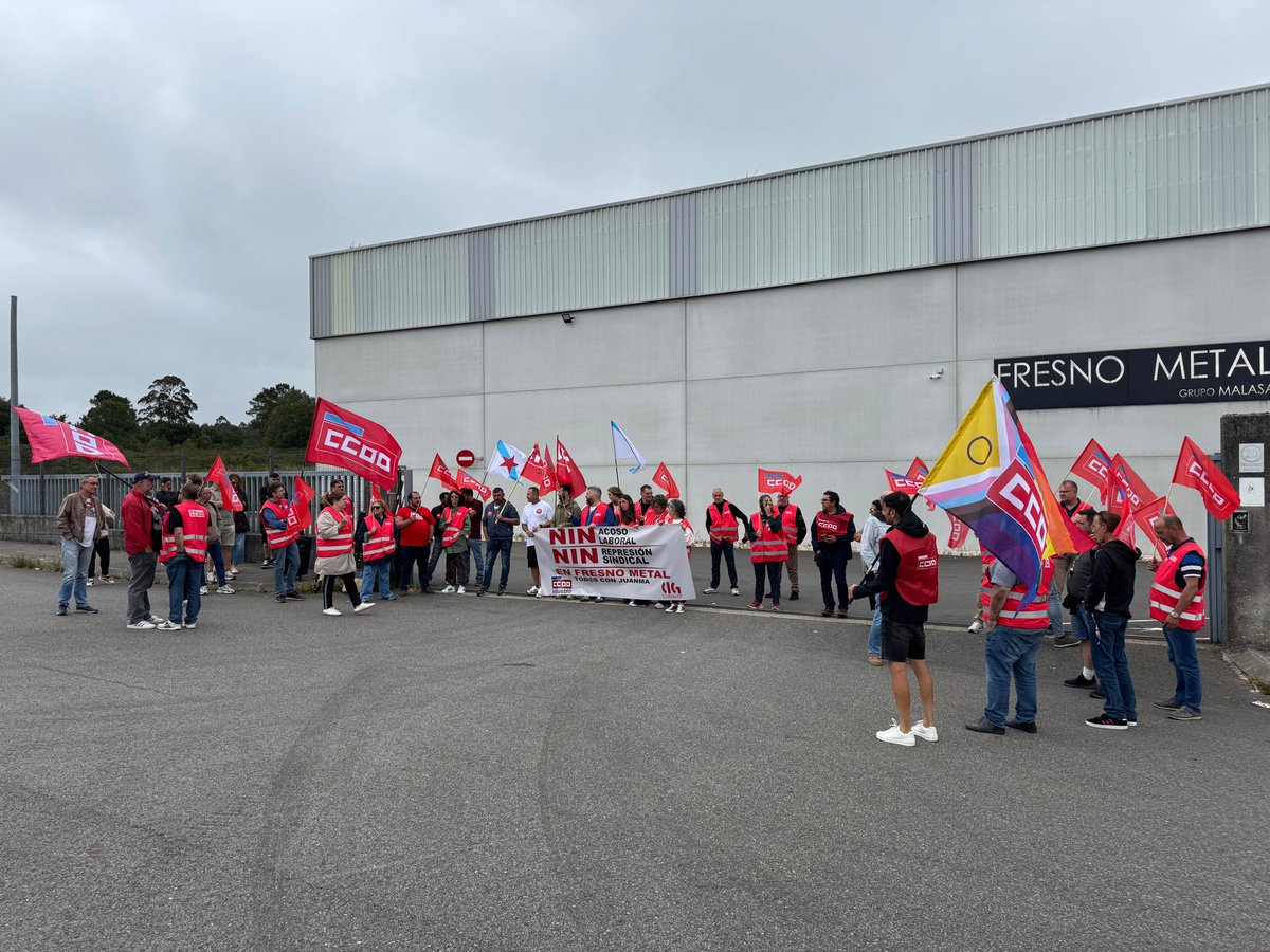 ccooindgalicia's tweet photo. ✊ Nin un paso atrás fronte á represión sindical! Hoxe en Cerceda, arroupando o compañeiro Juanma ás portas de Fresno Metal. Defender os dereitos das persoas non pode ser motivo de sanción. Se tocan a un, tócanlle a toda a clase traballadora. 📸👇 #SindicalismoSenRepresión #CCOO https://t.co/SVyXjc26ax