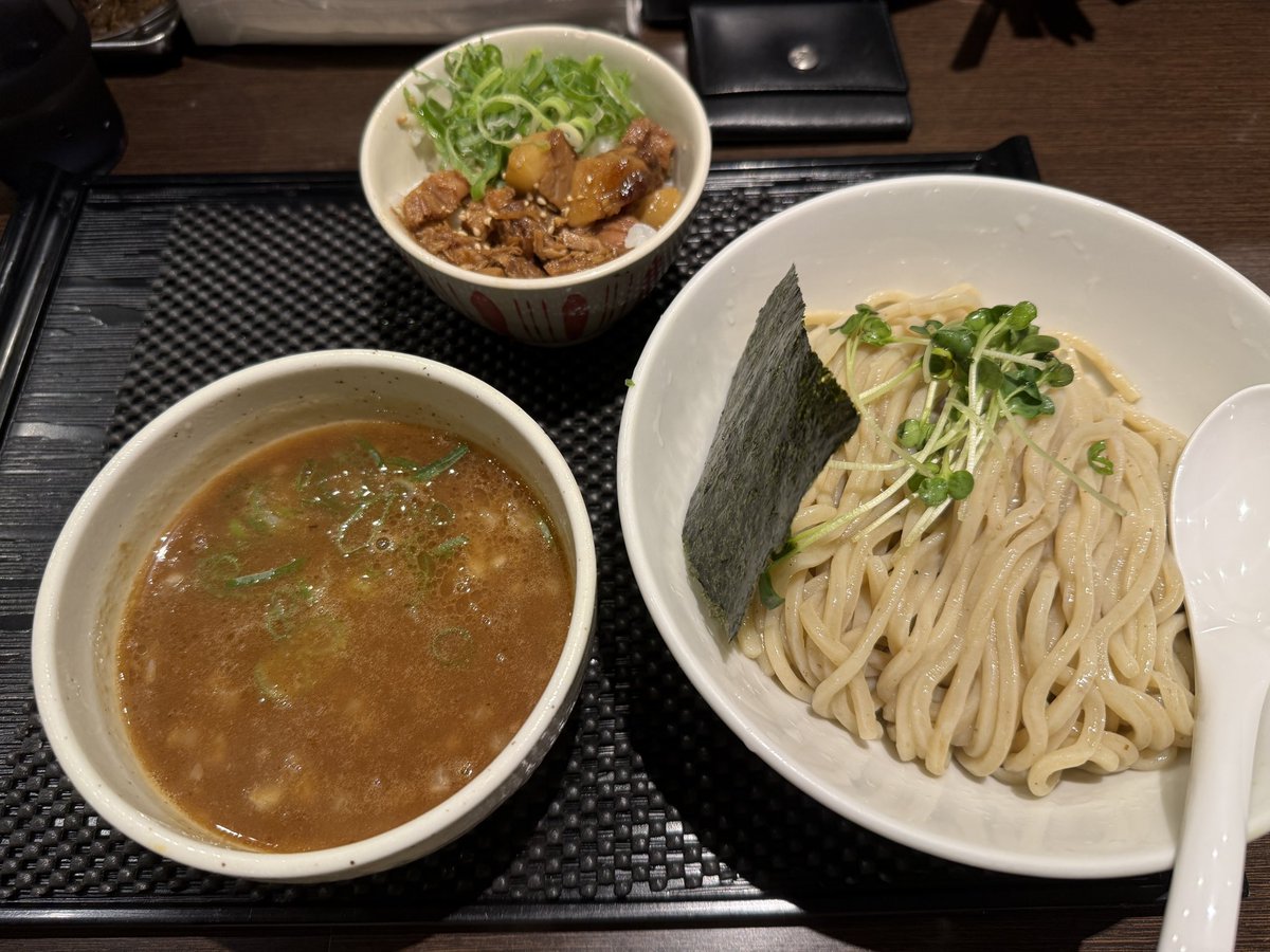 sbfj10's tweet photo. 久しぶりのつけ麺
やっぱりブラウンは安定の美味しさ
だけど最近、味覚が家系に侵食されててやばい😱 https://t.co/iCMz8pp1s9