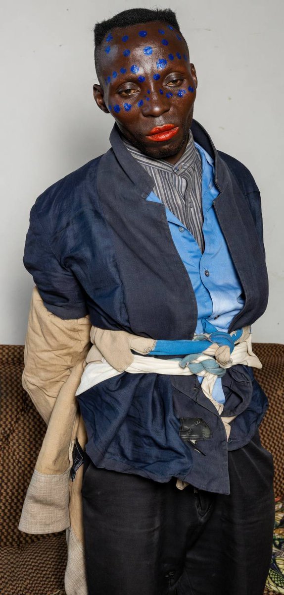 Global_Folder's tweet photo. In 2020, Kenyan 🇰🇪 police arrested a man who robbed people at night by disguising himself as a seductive woman. 

He would lure in unsuspecting victims, who only realized the ruse when it was too late.

He figured the smartest way to pull off nighttime robberies was to dress up as an alluring female.

Lipstick? On point. Heels? Strapped on. Victims? Eventually handed him right over to the authorities.

Officers caught him right in the middle of flirting with his next target.