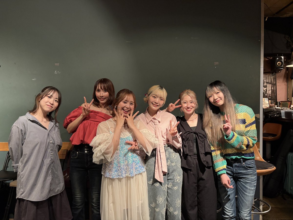 otononaruheya's tweet photo. 2026.6.3
音のなる部屋 vol.35 無事終了。

ご来場いただき
そして、配信も見ていただき
本当にありがとうございました。

かんのん @kannon_guitar 
おと. @oto_mogumogu 
愛花 @aikapuu222 
パクユナ @yuna_sing12 
加藤梨菜 @song_marikuro 
Joanna @joan711 

#音のなる部屋 https://t.co/OFF4m0xcpq