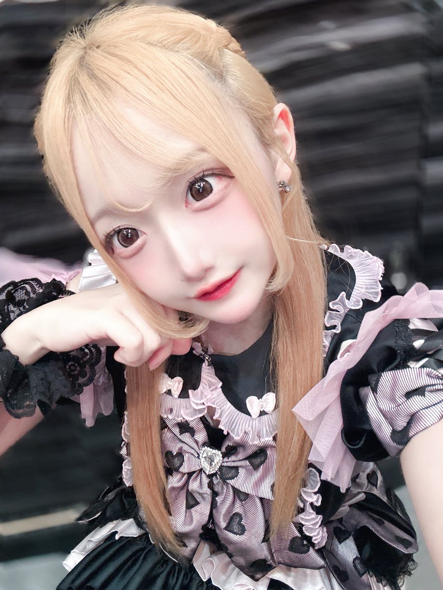 UoxoU_0213's tweet photo. 実際みんな、金髪と黒髪どっちが好き？

実際みんな、お姉さんと地雷どっちが好き？ https://t.co/cjUu00AU0x