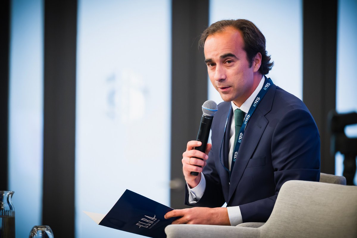 ELRAssociation's tweet photo. As part of the discussion on Anti-Money Laundering measures, Enrique Maside, ELRA Secretary General and ELRN Coordinator, presents the first questionnaire on the implementation of the single access point for immovable property in registries 📑.
#ELRA #ELRN #Workshop https://t.co/AE1uvQ5IqQ