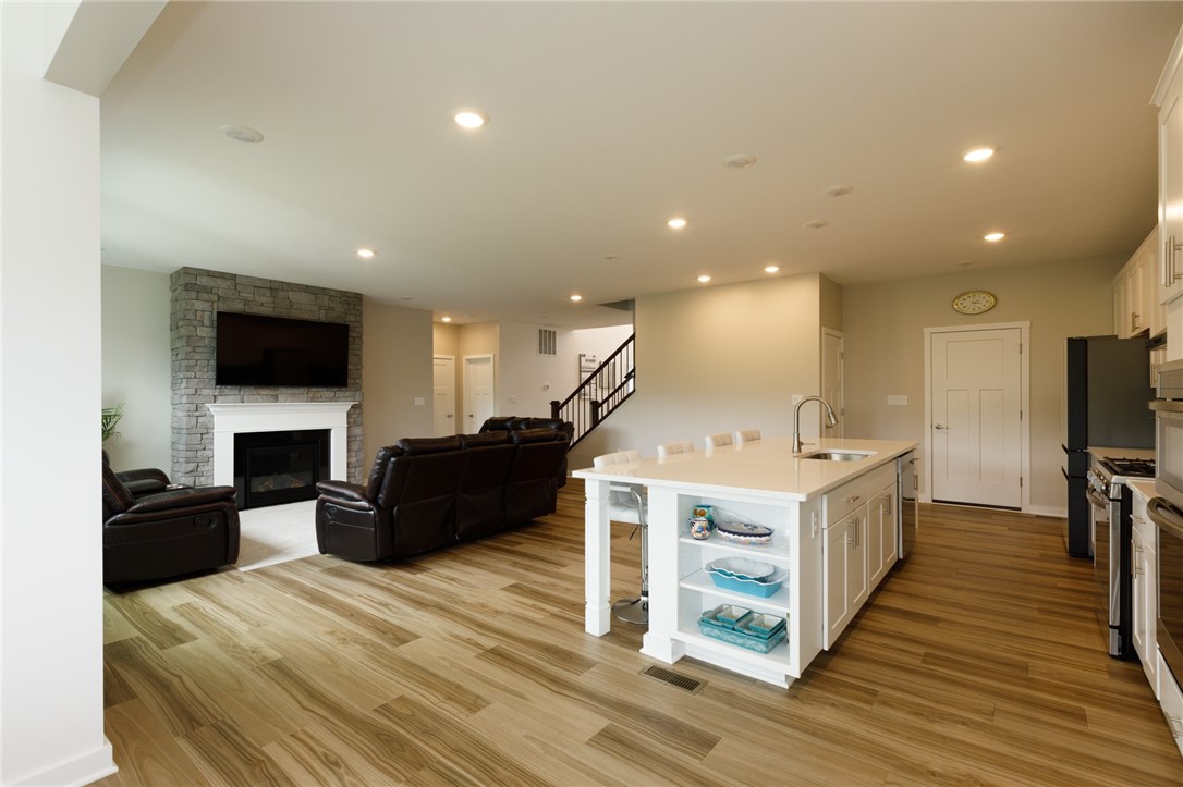 Robin412Realtor's tweet photo. For only $4,600 per month, you get comfort and convenience.
This stunning 5bed, 6.5bath home boasts a striking facade with brick &amp; siding, gabled rooflines, and large windows for natural light. https://t.co/H4JEaDkcSa