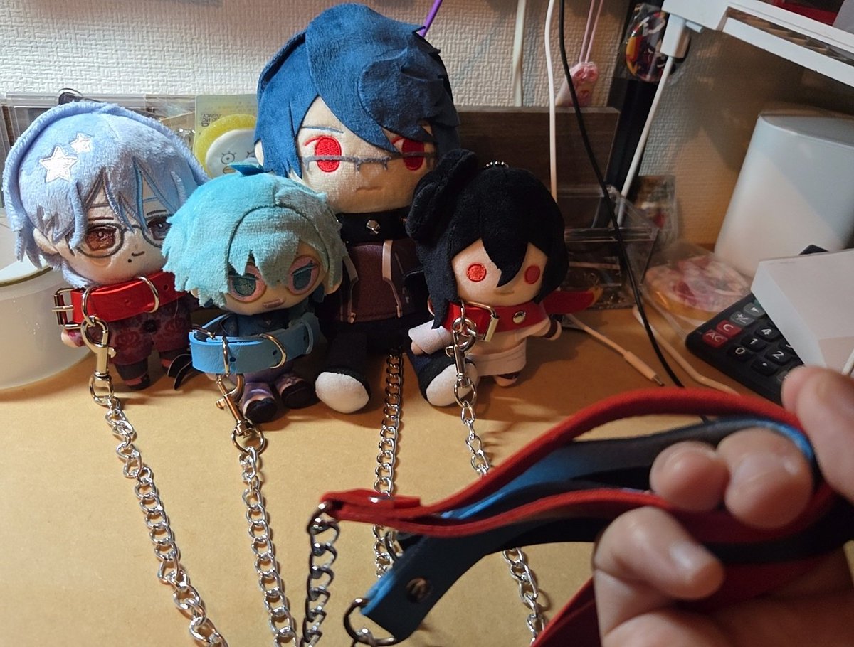 yunoth's tweet photo. 探してた愛のリードガチャ見つけて、みんなと一緒にお散歩したよ!!(狂喜)

1名を除いて私に対して塩対応な推したちですwww 

このリードガチャ良いwww https://t.co/y7NikqA5ZV