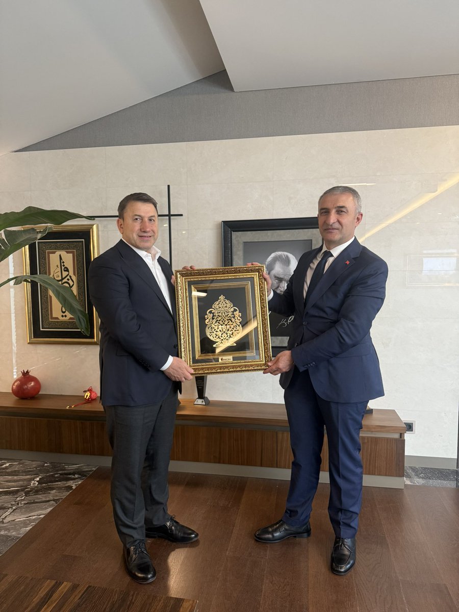 TelliogluTahir's tweet photo. Kıymetli dostum, Kuzu Grup Yönetim Kurulu Üyesi, GK Holding Yönetim Kurulu Başkanı ve Siirt Ticaret ve Sanayi Odası Yönetim Kurulu Başkanı Sayın Güven Kuzu’yu holding merkezinde ziyaret ettik.

Ziyaretimizde, yurt içi ve yurt dışı müteahhitlik sektöründe yaşanan güncel zorluklar, sektörün geleceği ve alınması gereken tedbirler üzerine verimli istişarelerde bulunduk.

İnşaat sektörüne kazandırdığı değerli birikimleri, engin tecrübeleri ve kıymetli görüşlerini bizlerle paylaşmasının yanı sıra nazik ev sahipliği için Sayın Başkanımıza teşekkür ederiz.
@guvenkuzu56