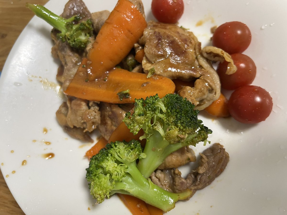 UseK's tweet photo. 筋肉飯984日目、野菜マシマシ自炊 https://t.co/LtHmbtg6NI