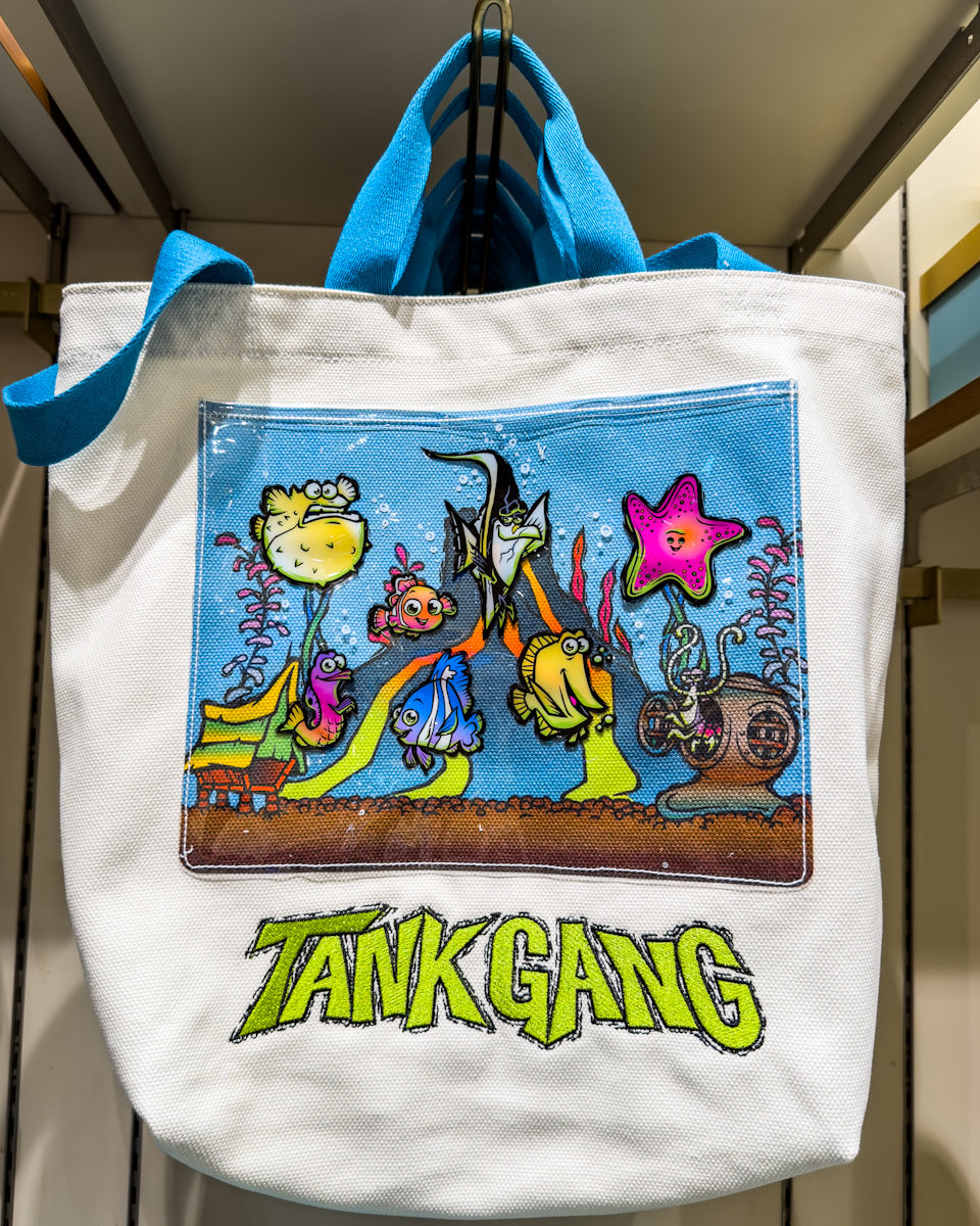 MezzoMikiD's tweet photo. ディズニーストア　新作
『ファインディング・ニモ』グッズ販売中☆ https://t.co/2iOQ2mTpLj