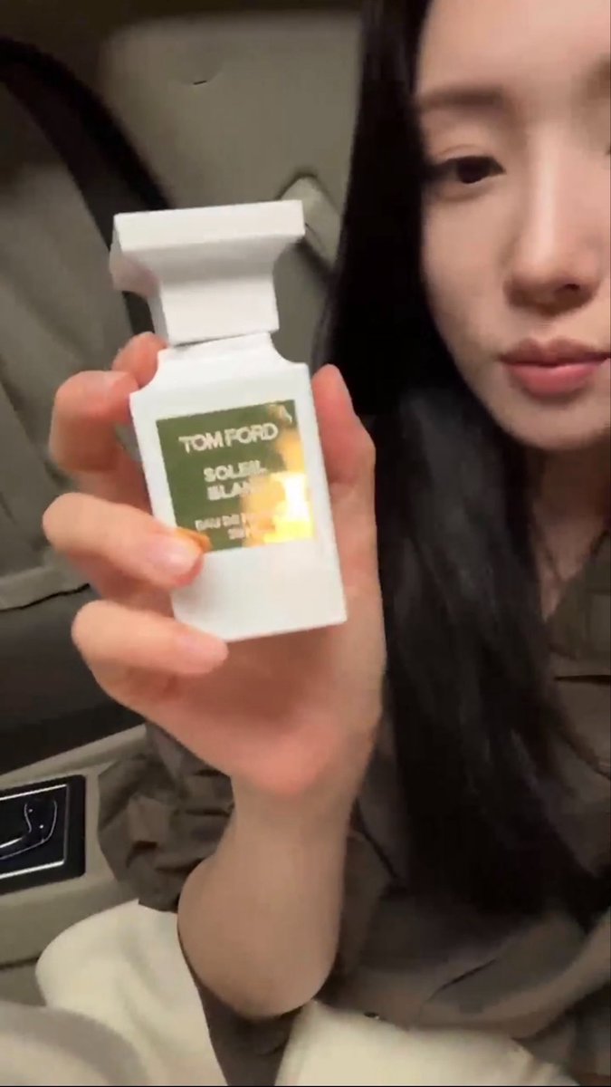 iiG____'s tweet photo. 정채연 향수 요즘 이거 쓴대~~ 
톰포드 쏠레이블랑 https://t.co/Ud4LTQr3Qm