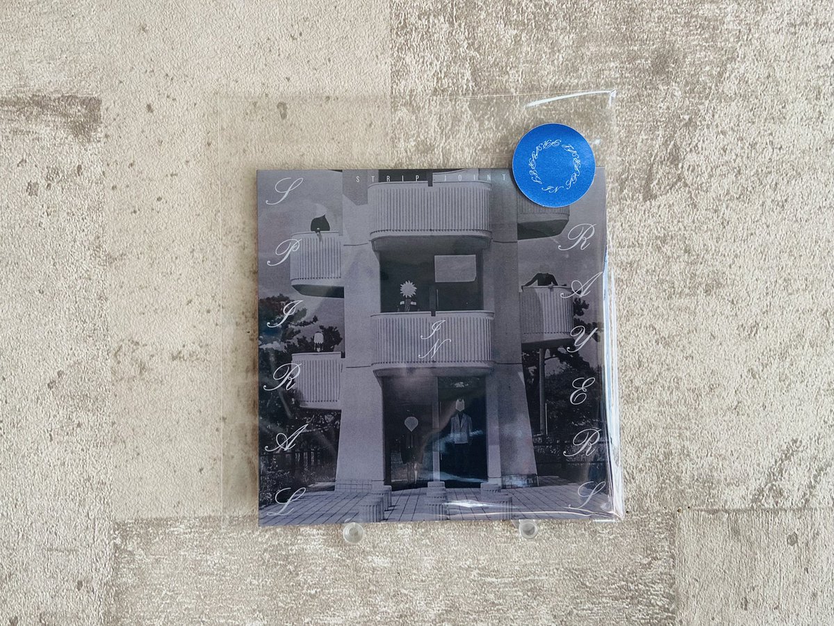 holiday_distro's tweet photo. 【入荷速報】kilikiliVillaから入荷！
@KiliKiliVilla 

Strip Joint / PRAYERS IN SPIRAL
@stripjnt 
¥2,200 税込
👇
https://t.co/Rris0XDR12

風呂敷 / つつみ カセット＋DLコード　
¥2,200 税込
👇
https://t.co/rvDgdRDize

the denisons / ten years later
@t_denisons 
¥2,750 税込
👇
https://t.co/EQn7My8uvo