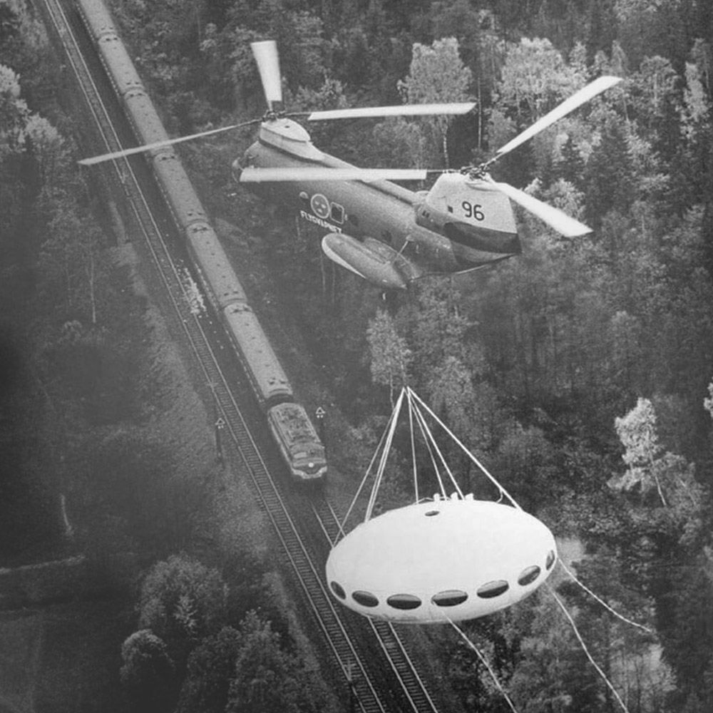 archinerds's tweet photo. Preassembled Futuro House delivered on site by a Helicopter, designed by Matti Suuronen in 1968.

Follow archinerds for your daily dose of architecture

#archinerds #architecture #mattisuuronen #futurohouse #finland https://t.co/piWQKmS2GP