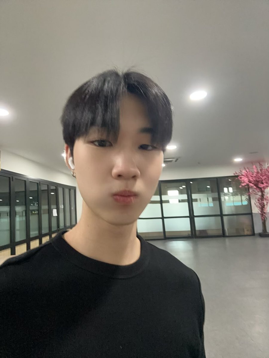 ccoptterr1's tweet photo. คิวสุดท้าย ✨
Copter มาแว้วขอบคุณฟู้ดซัพนะครับบ

WRAP UP LOVEX3 
#LOVEx3LastQ 
#ccoptterr https://t.co/sM2HUb4Avx