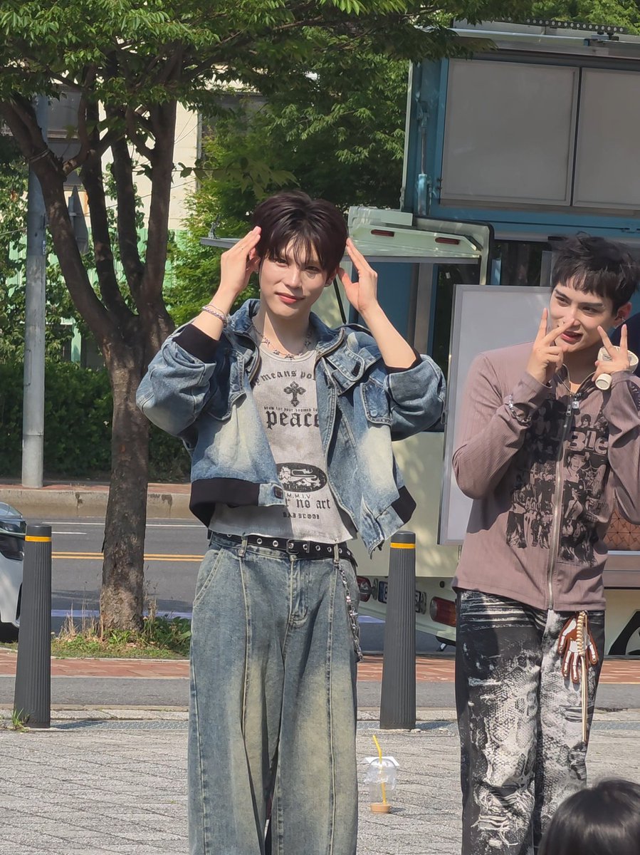 illouo's tweet photo. 너무너무 보귬싶었어 🫠🤍🤍 https://t.co/J9RVefRVEi