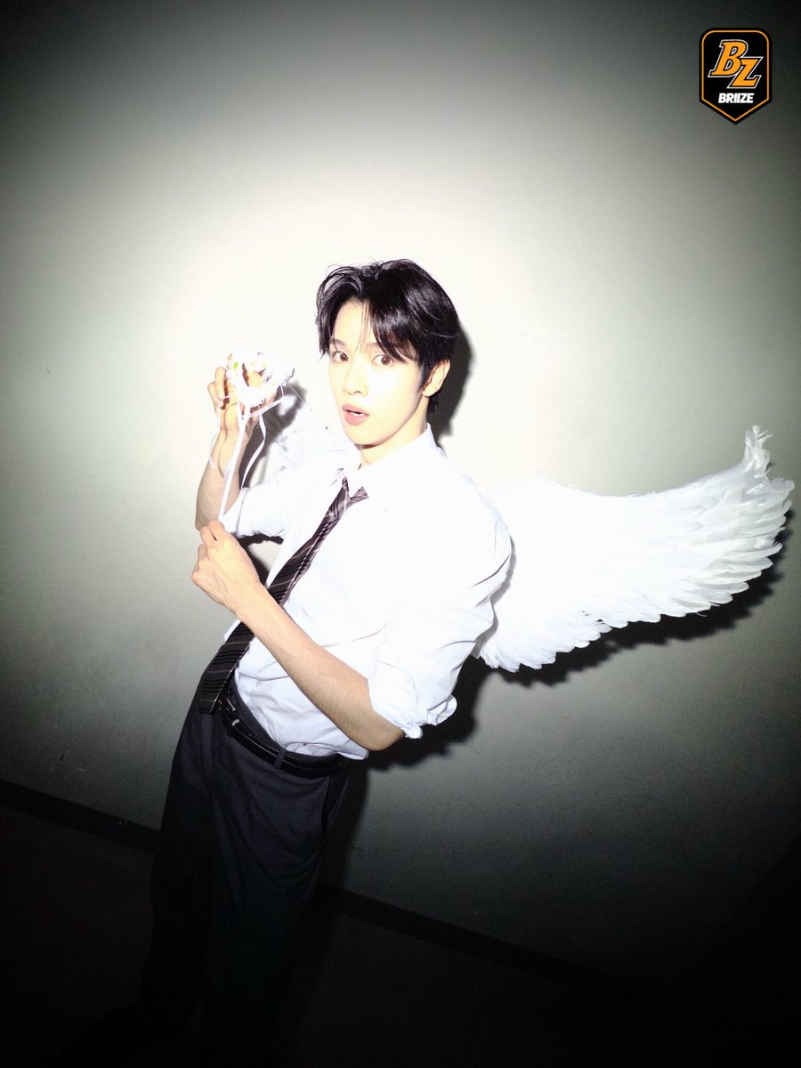 ReadIIZE's tweet photo. 앞니가 커서 떨어진 천샤ㅑㅑㅑ https://t.co/w42SR4rFTm