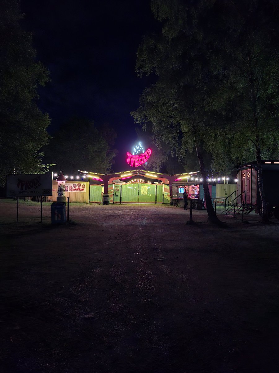 Riperoo6565's tweet photo. Muskelrock thread! Had a great time this year so gonna post vids and pics of some bands I saw https://t.co/Wnkn6gwo2S