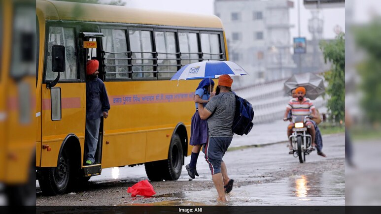 ndtveducation's tweet photo. Maharashtra School Bus Operators Announce 15 Per Cent Fare Hike From New Academic Year
https://t.co/PTvkimuwNC

@AnujRayate https://t.co/YIzOuryF6H
