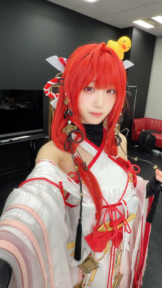 iorimoe_five's tweet photo. 本日は生放送見てくれてありがとう！✌️✨
上杉絵梨衣ちゃんのコスプレで登場したよ！🐻🐤
豪華声優陣の皆様と、ワイワイした生放送で楽しかったです👀💕

#ドラガク
#ドラガク開校式典 https://t.co/jdl9Zpncj1
