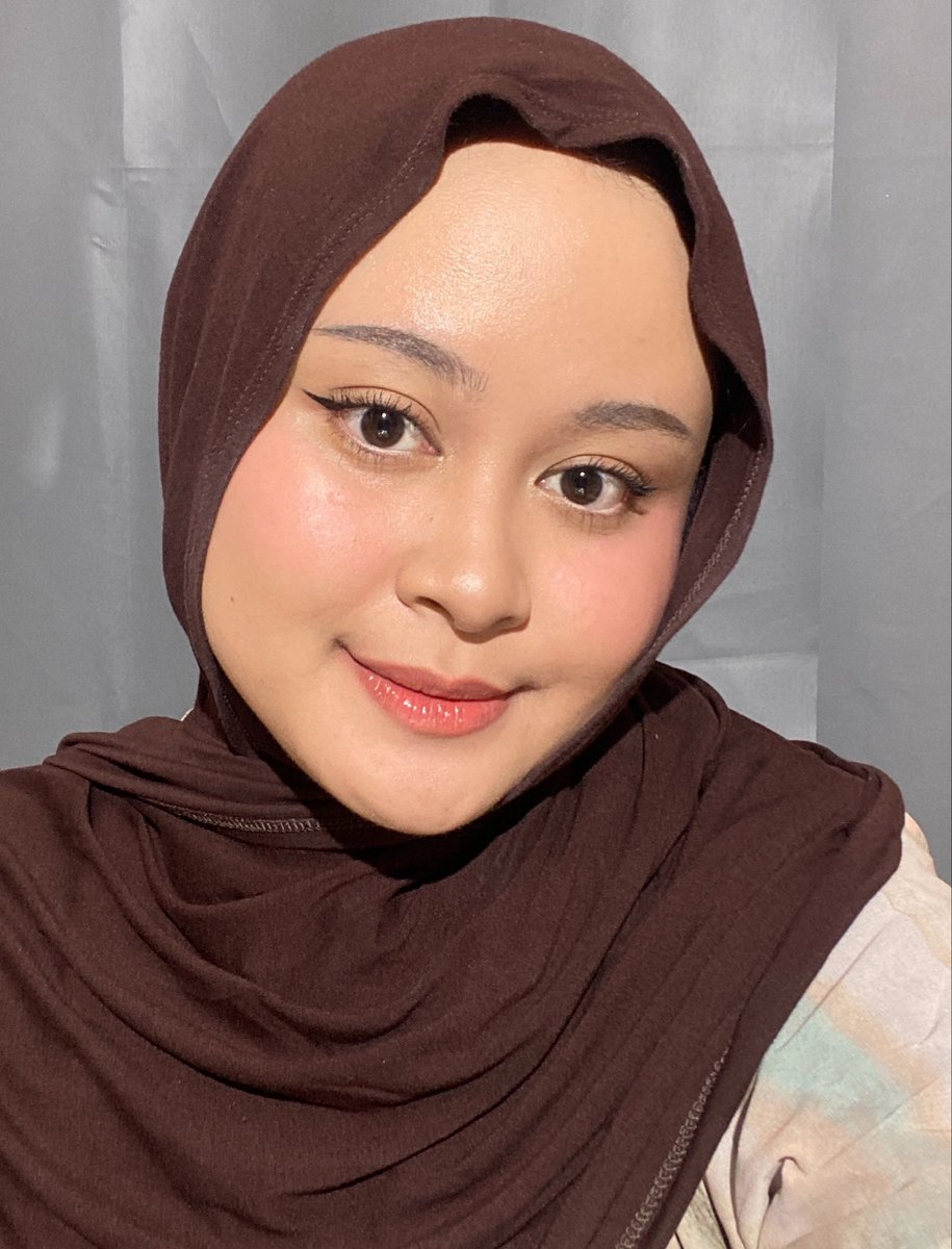 kitoorah's tweet photo. “Kalau pake blush on ungu di neutral undertone cocok gak ya?”

COCOKK!! Purple blush for the rescue✨no hint orange😌 https://t.co/iBbgqkllIM