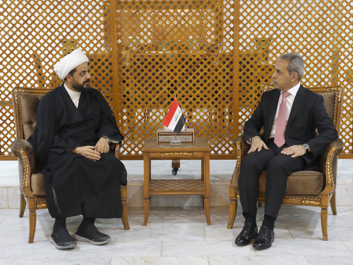 Amyrt_2's tweet photo. رئيس مجلس القضاء الأعلى القاضي فائق زيدان يشكر التيار الوطني الشيعي وحركة عصائب أهل الحق وكتائب الإمام علي على استجابتهم لنداء المرجعية الدينية العليا وتطبيق  الدستور والقانون
#حصر_السلاح_بيد_الدولة https://t.co/EAHVicQRWm