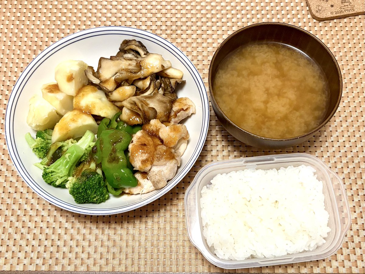 entamy's tweet photo. 今日もColorSingありがとうございました🎤

無性にサイゼに行きたくなりながら、鶏肉と野菜たちのおろしソースをいただきました🐓🥬
次回未定ですがまたお知らせします👋 https://t.co/oedXTGZb8f