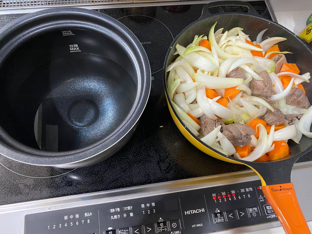 SoftCandy_'s tweet photo. デカ牛タンが安く手に入ったから牛タンカレー作ってるけど、野菜切りすぎてホットクッカーに入らんかも😂
リュウジ、信じてるぞ https://t.co/h6UppdiCdp